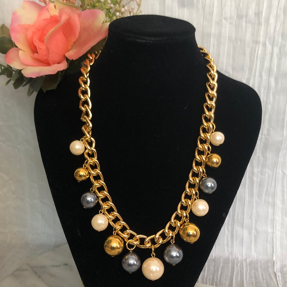 Vintage JOSE BARRERA Avon 90s gold chain & Pearl dangle necklace